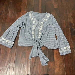 Blu Pepper Embroidered Blouse Women’s Size Medium Lace Trim Wide Sleeves Flowy